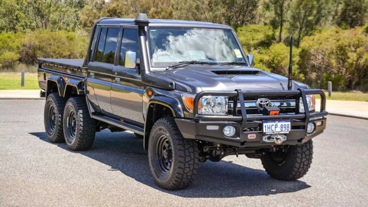 Toyota Land Cruiser 6x6 - 03